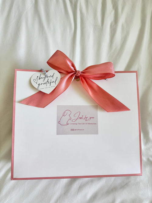 FREE GIFT ON US (with every Set purchased)